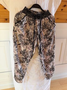 Rewash Black & Blush Tropical Print Jogger Pants